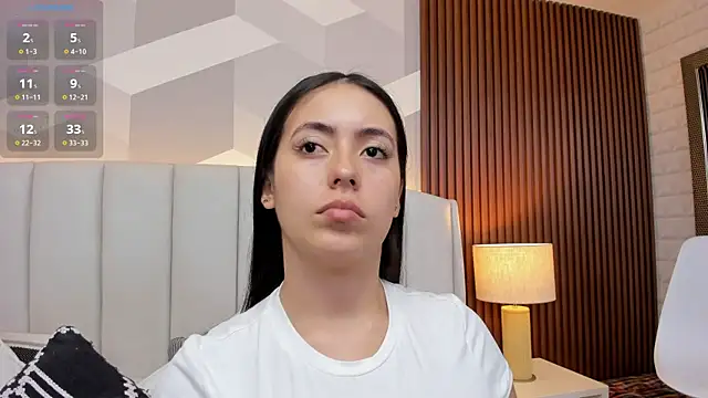 Julietasantos   online show from October 9, 2025, 6:30 pm