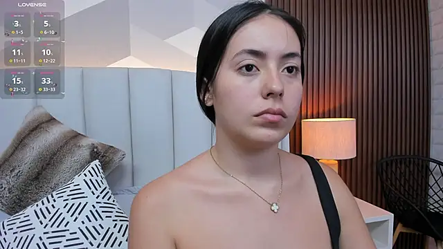 Julietasantos   online show from March 7, 2025, 6:11 pm