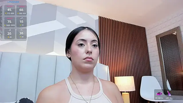 Julietasantos   online show from October 22, 2025, 6:18 pm