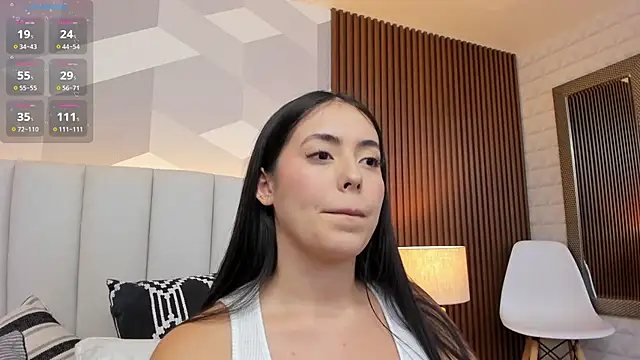 Julietasantos   online show from October 6, 2025, 6:19 pm