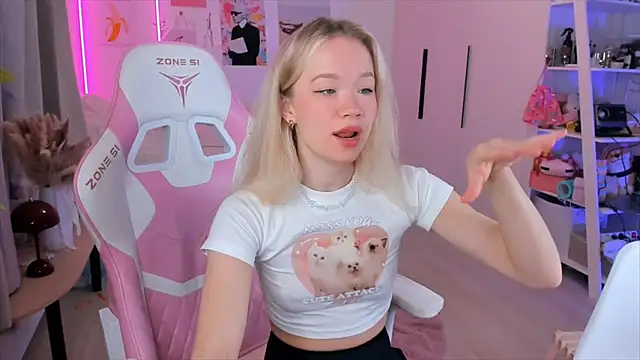 Lily Young online show from February 3, 2026, 4:43 am