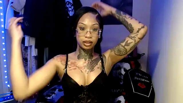 Snapshot of TrinityTeighlor chatting on November 30, 2025, 6:52 pm TrinityTeighlor online show from November 30, 2025, 6:52 pm