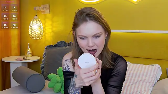 lessysweety online show from February 20, 2026, 3:47 am