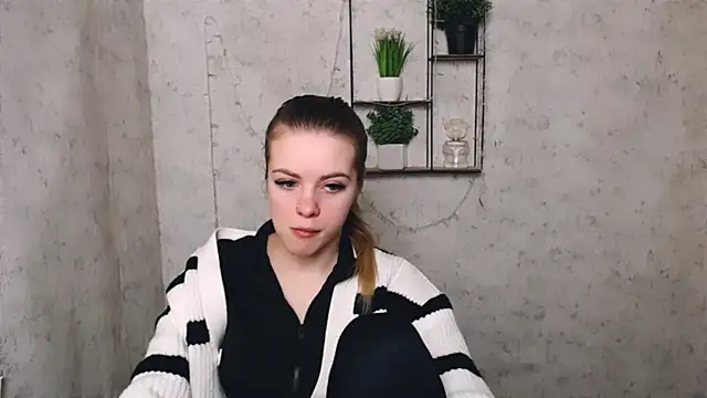 AliceFlirtt  online show from March 5, 2025, 11:38 am