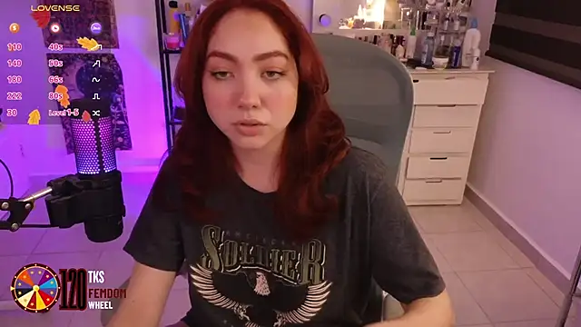 Snapshot of LilyVelvett chatting on November 6, 2025, 3:10 am LilyVelvett online show from November 6, 2025, 3:10 am