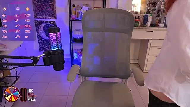 Snapshot of LilyVelvett chatting on November 4, 2025, 3:32 am LilyVelvett online show from November 4, 2025, 3:32 am