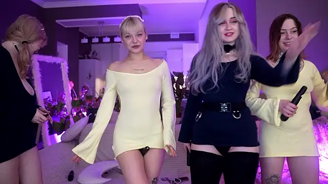 your favoritegirls online show from March 26, 2026, 12:20 am