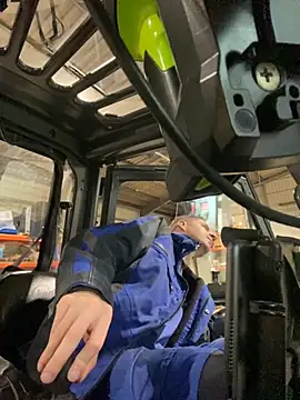 Ricoleckt online show from October 24, 2025, 5:45 pm