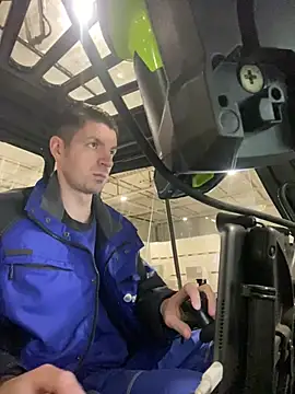 Ricoleckt online show from February 18, 2025, 10:05 am