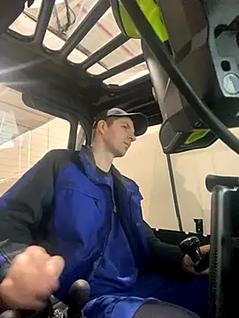 Ricoleckt online show from November 4, 2025, 6:44 pm