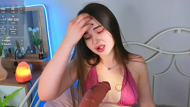 KateBleare online show from November 13, 2025, 3:49 pm