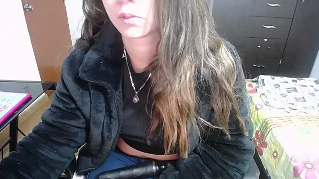 Snapshot of Luna_girlhot_ chatting on March 5, 2025, 4:02 am Luna girlhot online show from March 5, 2025, 4:02 am