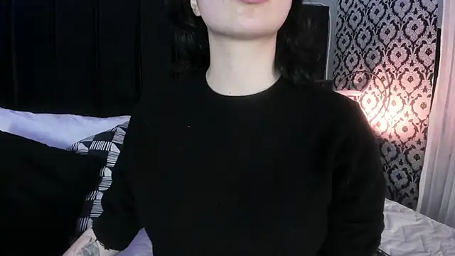 Adeelinee online show from March 3, 2026, 7:54 pm