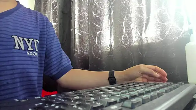 samantha  wilson online show from November 14, 2025, 1:59 pm