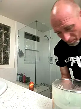 El Gizmo online show from October 31, 2025, 8:33 am