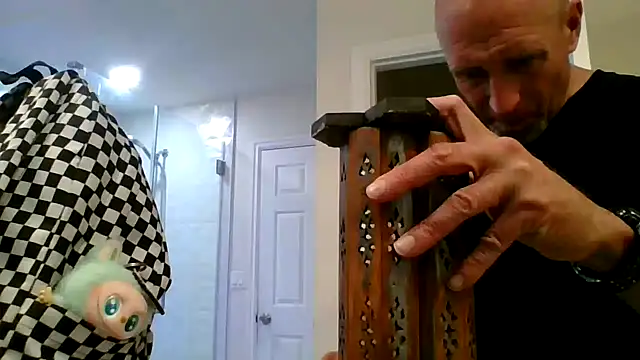 El Gizmo online show from April 15, 2026, 7:25 am