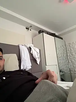 Snapshot of Furko_33 chatting on May 15, 2026, 2:37 pm Furko 33 online show from May 15, 2026, 2:37 pm
