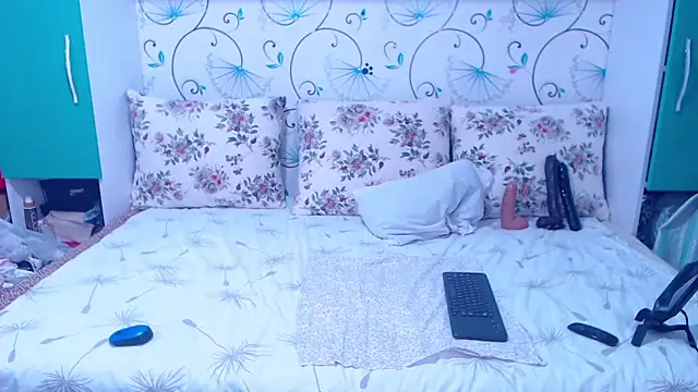 Snapshot of demiemorre chatting on November 14, 2025, 5:11 am demiemorre online show from November 14, 2025, 5:11 am