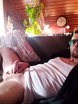 Snapshot of tomee83 chatting on October 11, 2025, 7:09 am tomee83 online show from October 11, 2025, 7:09 am