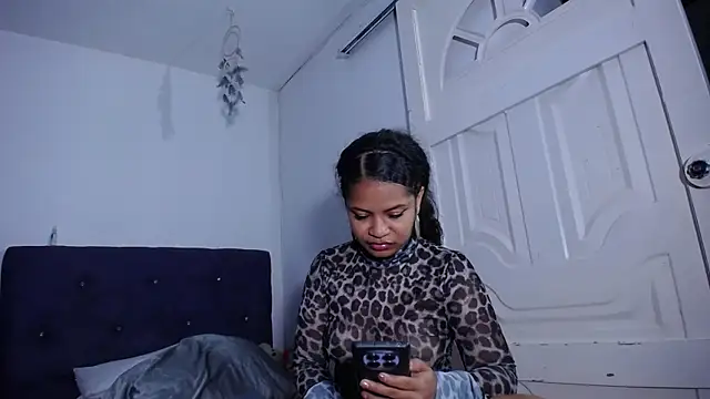 Snapshot of Squirter_pussybomb chatting on April 16, 2026, 4:13 am Squirter pussybomb online show from April 16, 2026, 4:13 am