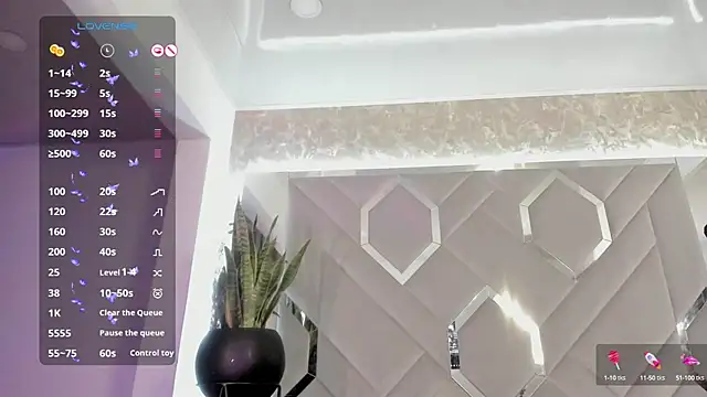 Snapshot of Sara_Foxx1 chatting on March 3, 2025, 9:02 am Sara Foxx1 online show from March 3, 2025, 9:02 am