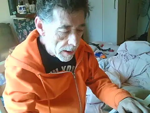 Snapshot of DaddyQuimHot chatting on February 4, 2025, 10:00 am DaddyQuimHot online show from February 4, 2025, 10:00 am