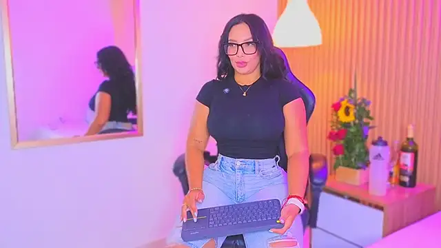 Dakota diaz  online show from March 18, 2026, 7:37 pm