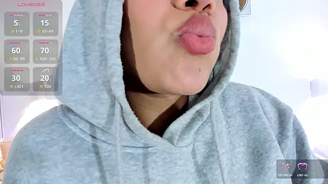 Snapshot of Umarani_ chatting on November 28, 2025, 6:41 pm Umarani online show from November 28, 2025, 6:41 pm