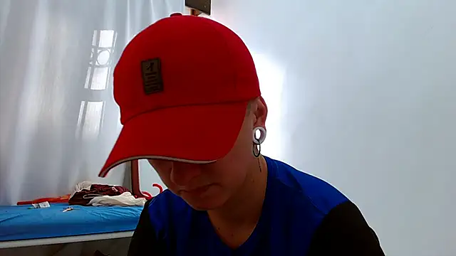 tomboyblue online show from November 26, 2025, 1:22 pm