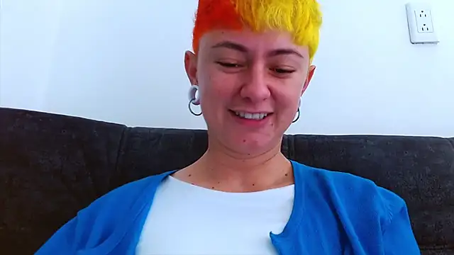 Snapshot of tomboyblue chatting on December 20, 2025, 3:59 pm tomboyblue online show from December 20, 2025, 3:59 pm