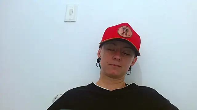 Snapshot of tomboyblue chatting on April 4, 2026, 6:25 pm tomboyblue online show from April 4, 2026, 6:25 pm