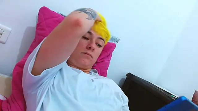 Snapshot of tomboyblue chatting on December 18, 2025, 8:23 pm tomboyblue online show from December 18, 2025, 8:23 pm