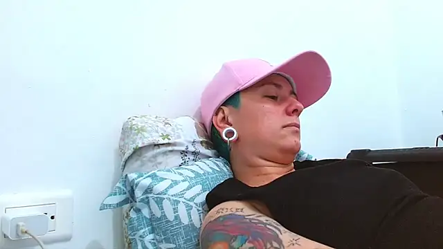 Snapshot of tomboyblue chatting on February 6, 2026, 6:15 pm tomboyblue online show from February 6, 2026, 6:15 pm