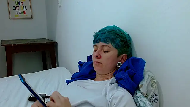 Snapshot of tomboyblue chatting on February 16, 2026, 9:34 pm tomboyblue online show from February 16, 2026, 9:34 pm