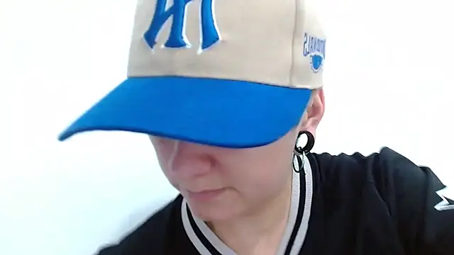 Snapshot of tomboyblue chatting on February 24, 2026, 7:59 pm tomboyblue online show from February 24, 2026, 7:59 pm