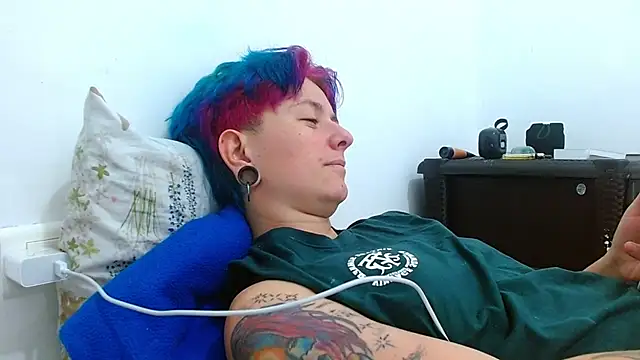 Snapshot of tomboyblue chatting on April 2, 2026, 6:36 pm tomboyblue online show from April 2, 2026, 6:36 pm