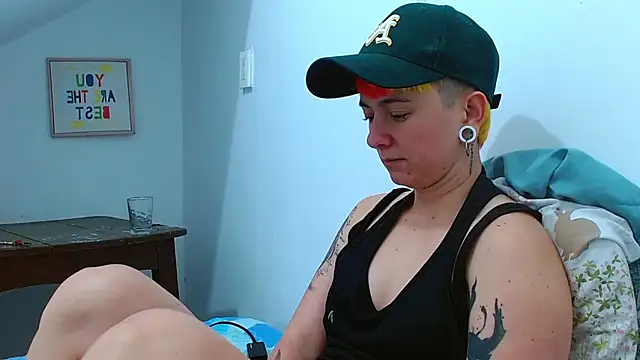 Snapshot of tomboyblue chatting on January 5, 2026, 8:01 pm tomboyblue online show from January 5, 2026, 8:01 pm