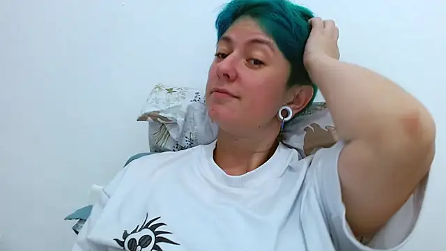 Snapshot of tomboyblue chatting on February 10, 2026, 5:34 pm tomboyblue online show from February 10, 2026, 5:34 pm