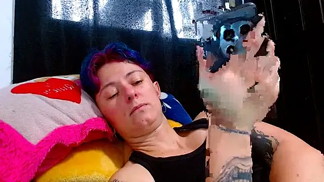 Snapshot of tomboyblue chatting on April 6, 2026, 7:04 pm tomboyblue online show from April 6, 2026, 7:04 pm