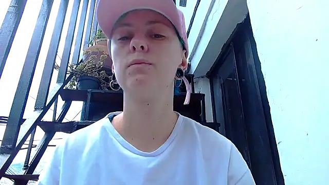 Snapshot of tomboyblue chatting on April 12, 2026, 4:10 pm tomboyblue online show from April 12, 2026, 4:10 pm