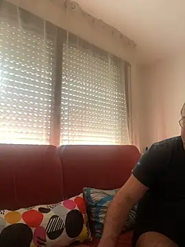 porompomperro online show from February 6, 2025, 10:14 am