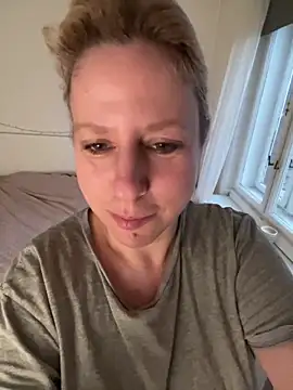 MariaValentine online show from February 11, 2026, 6:02 am