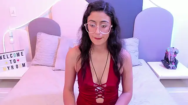 Snapshot of SophieGomez22 chatting on March 21, 2025, 2:51 pm SophieGomez22 online show from March 21, 2025, 2:51 pm