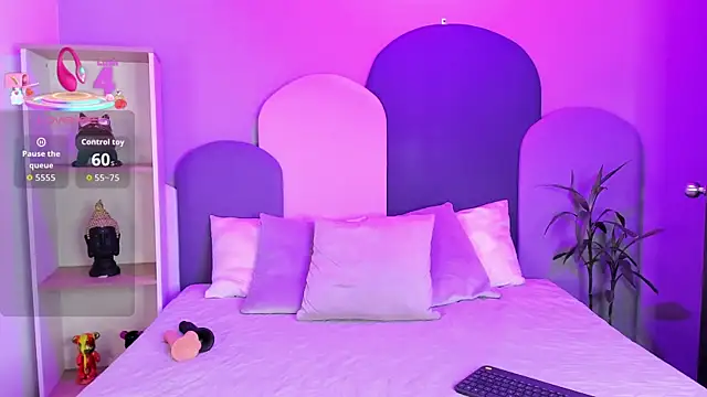 Snapshot of SophieGomez22 chatting on October 1, 2025, 11:25 am SophieGomez22 online show from October 1, 2025, 11:25 am