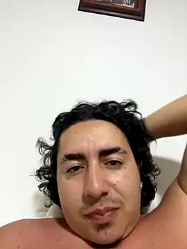 Snapshot of DanielGomez9 chatting on October 14, 2025, 2:45 am DanielGomez9 online show from October 14, 2025, 2:45 am