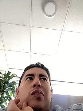 Snapshot of DanielGomez9 chatting on March 14, 2025, 9:54 pm DanielGomez9 online show from March 14, 2025, 9:54 pm