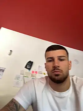 Snapshot of davide__05 chatting on July 13, 2026, 10:36 am davide 05 online show from July 13, 2026, 10:36 am