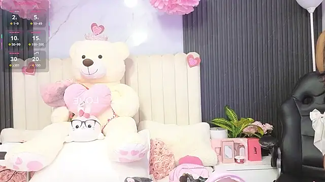 Snapshot of Madiee_Rhea chatting on April 30, 2026, 7:43 pm Madiee Rhea online show from April 30, 2026, 7:43 pm
