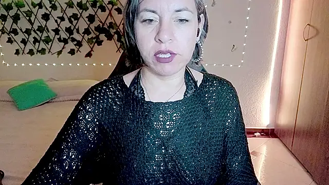 Lady breaks hearts online show from December 18, 2025, 11:14 am