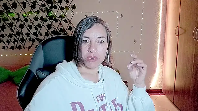 Lady breaks hearts online show from November 14, 2025, 10:30 am